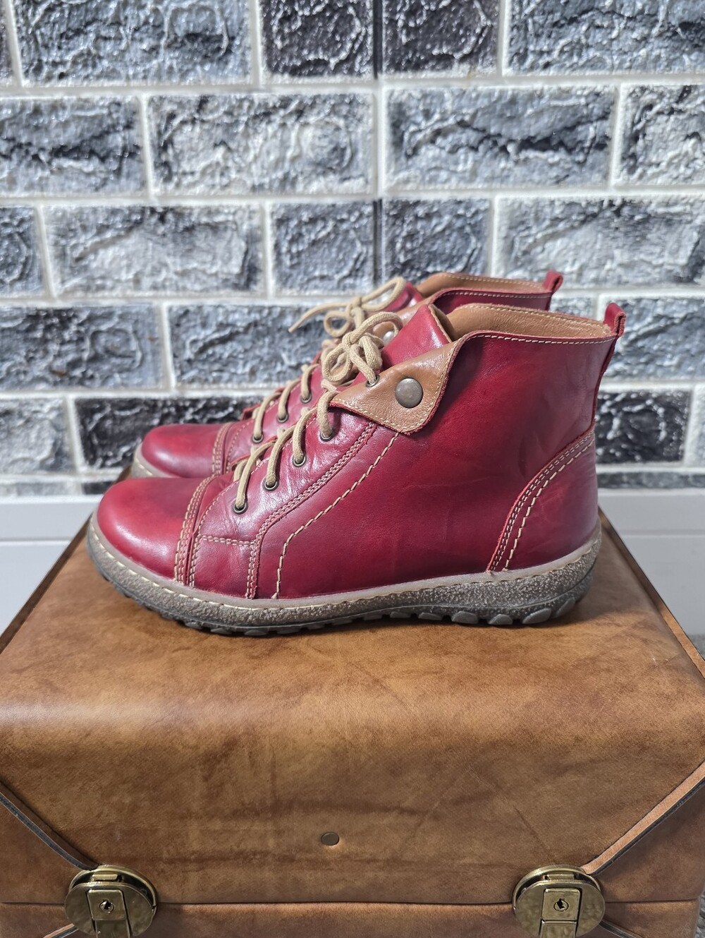 V Italia Women's Red Leather Lace-Up Ankle Boots Size 38
